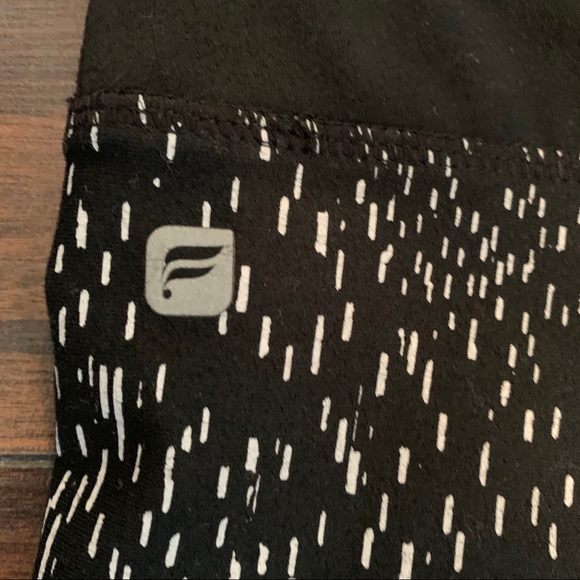 Fabletics Black & White Constellation Print Provence Capri - Picture 5 of 5